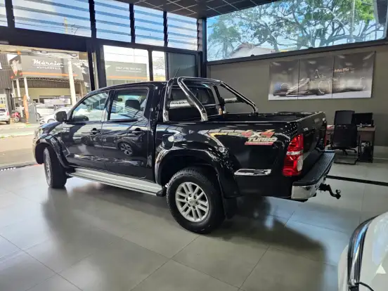 TOYOTA-HILUX-3.0 SR 4X4 CD 16V TURBO INTERCOOLER DIESEL 4P AUTOMÁTICO TOYOTA-HILUX-2013