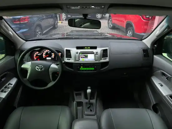 TOYOTA-HILUX-2012