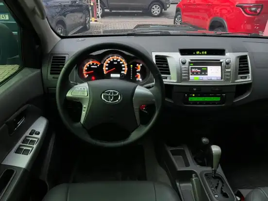 TOYOTA-HILUX-2012