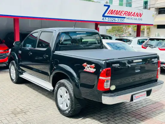 TOYOTA-HILUX-2012
