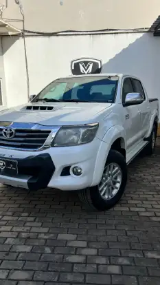 TOYOTA-HILUX-2014