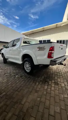 TOYOTA-HILUX-2014