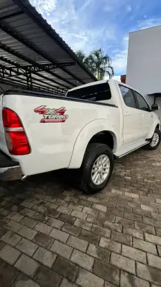 TOYOTA-HILUX-2014