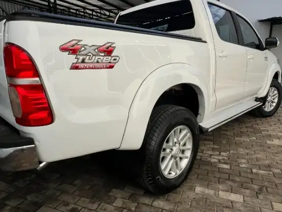 TOYOTA-HILUX-3.0 SRV 4X4 CD 16V TURBO INTERCOOLER DIESEL 4P AUTOMÁTICO TOYOTA-HILUX-2014