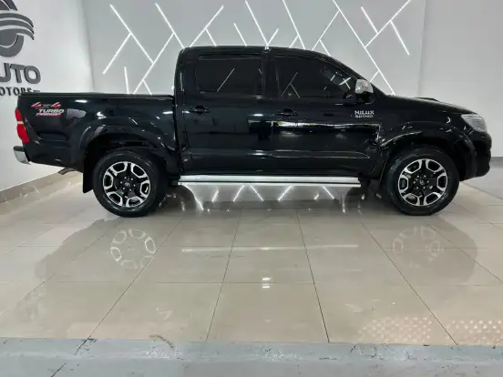 TOYOTA-HILUX-2014