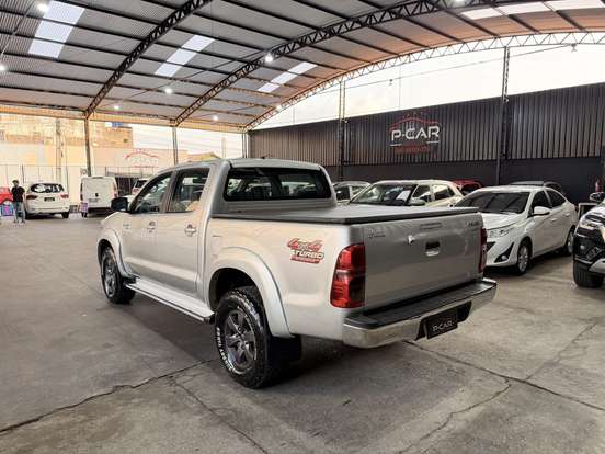 TOYOTA-HILUX-2011