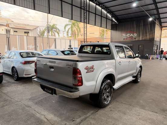 TOYOTA-HILUX-2011