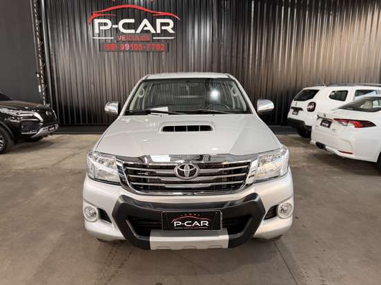 TOYOTA-HILUX-2011