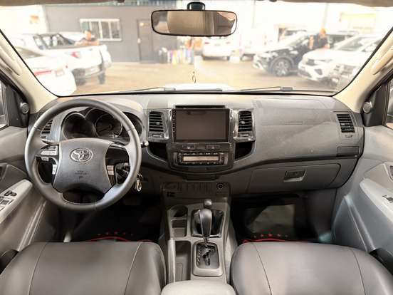 TOYOTA-HILUX-2011