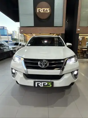 TOYOTA-HILUX SW4-2018