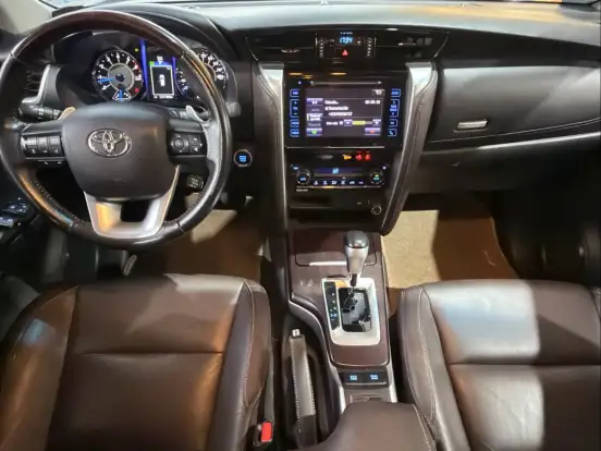 TOYOTA-HILUX SW4-2018