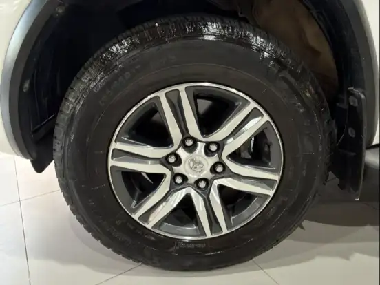 TOYOTA-HILUX SW4-2.7 SRV 7 LUGARES 4X2 16V FLEX 4P AUTOMÁTICO TOYOTA-HILUX SW4-2018