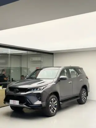 TOYOTA-HILUX SW4-2025
