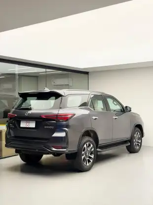 TOYOTA-HILUX SW4-2025