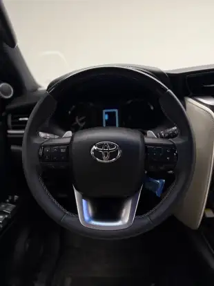 TOYOTA-HILUX SW4-2025