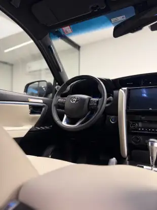 TOYOTA-HILUX SW4-2025