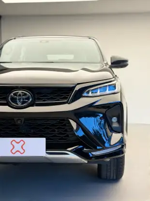TOYOTA-HILUX SW4-2024