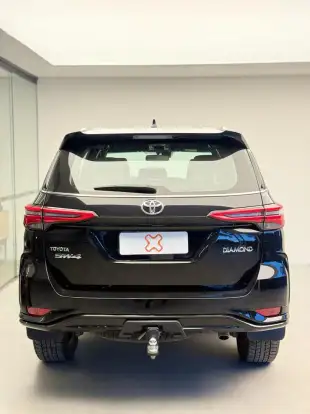 TOYOTA-HILUX SW4-2024
