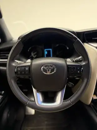 TOYOTA-HILUX SW4-2024