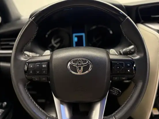 TOYOTA-HILUX SW4-2.8 D-4D TURBO DIESEL DIAMOND 7L 4X4 AUTOMÁTICO TOYOTA-HILUX SW4-2024