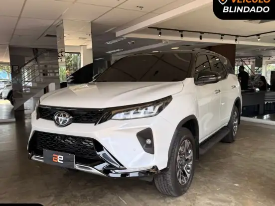 TOYOTA-HILUX SW4-2.8 D-4D TURBO DIESEL DIAMOND 7L 4X4 AUTOMÁTICO TOYOTA-HILUX SW4-2025