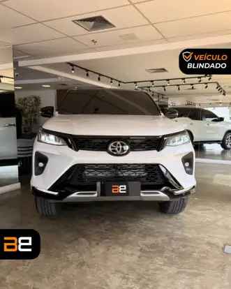 TOYOTA-HILUX SW4-2025
