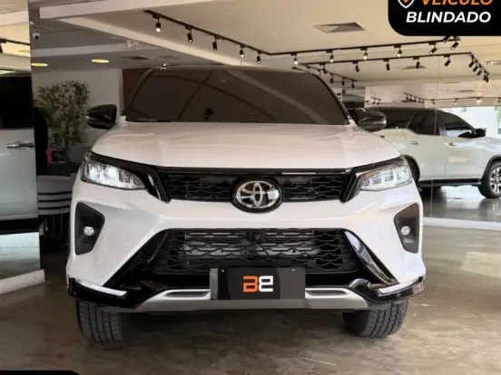 TOYOTA-HILUX SW4-2.8 D-4D TURBO DIESEL DIAMOND 7L 4X4 AUTOMÁTICO TOYOTA-HILUX SW4-2025