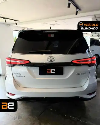 TOYOTA-HILUX SW4-2025