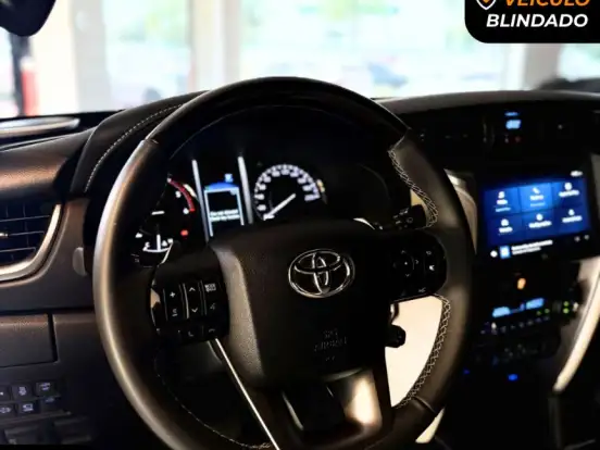 TOYOTA-HILUX SW4-2.8 D-4D TURBO DIESEL DIAMOND 7L 4X4 AUTOMÁTICO TOYOTA-HILUX SW4-2025
