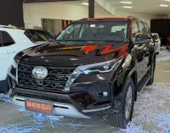 TOYOTA HILUX SW4 2.8 D-4D TURBO DIESEL SRX 4X4 AUTOMÁTICO TOYOTA HILUX SW4 2.8 D-4D TURBO DIESEL SRX 4X4 AUTOMÁTICO