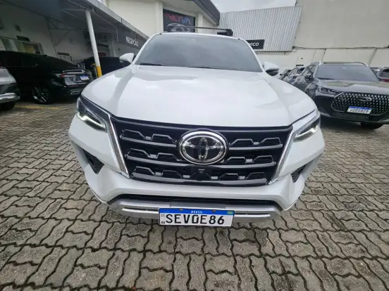 TOYOTA-HILUX SW4-2.8 D-4D TURBO DIESEL SRX 4X4 AUTOMÁTICO TOYOTA-HILUX SW4-2023