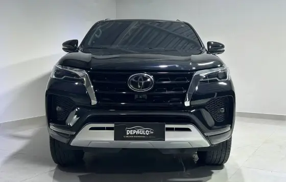 TOYOTA HILUX SW4 2.8 D-4D TURBO DIESEL SRX 7L 4X4 AUTOMÁTICO