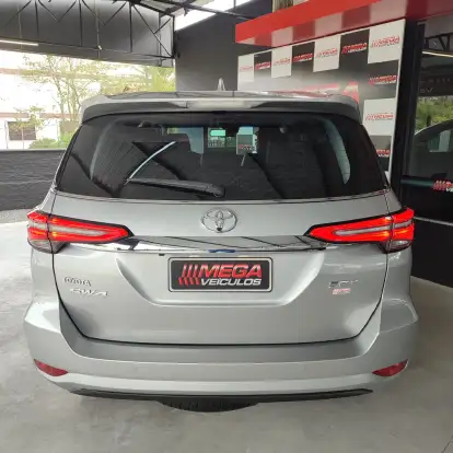 TOYOTA-HILUX SW4-2022