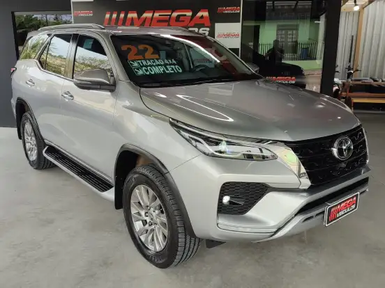 TOYOTA-HILUX SW4-2.8 D-4D TURBO DIESEL SRX 7L 4X4 AUTOMÁTICO TOYOTA-HILUX SW4-2022