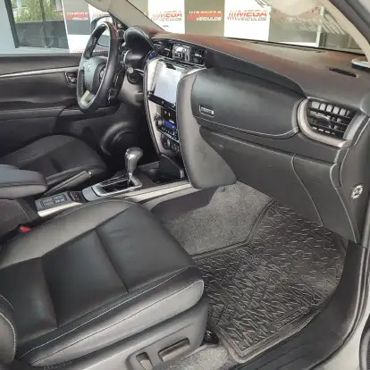 TOYOTA-HILUX SW4-2022