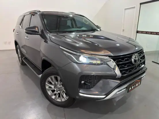 TOYOTA-HILUX SW4-2.8 D-4D TURBO DIESEL SRX 7L 4X4 AUTOMÁTICO TOYOTA-HILUX SW4-2023