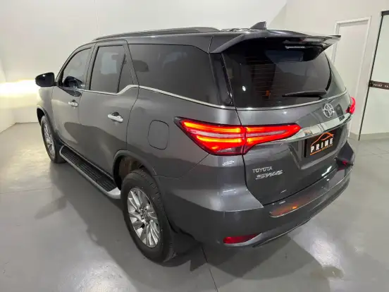 TOYOTA-HILUX SW4-2.8 D-4D TURBO DIESEL SRX 7L 4X4 AUTOMÁTICO TOYOTA-HILUX SW4-2023