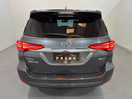 TOYOTA-HILUX SW4-2023