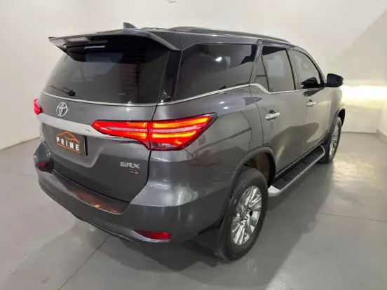 TOYOTA-HILUX SW4-2023