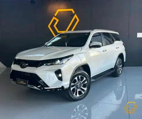 TOYOTA-HILUX SW4-2024