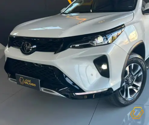 TOYOTA-HILUX SW4-2024