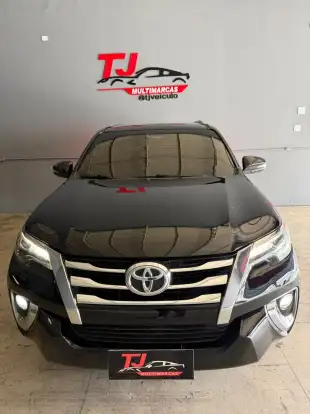 TOYOTA-HILUX SW4-2.8 SRX 4X4 7 LUGARES 16V TURBO INTERCOOLER DIESEL 4P AUTOMÁTICO TOYOTA-HILUX SW4-2018