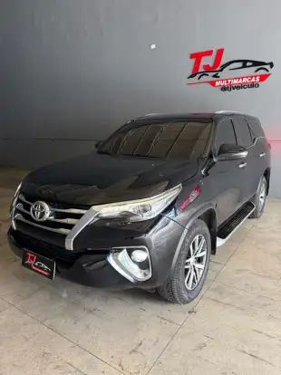 TOYOTA-HILUX SW4-2.8 SRX 4X4 7 LUGARES 16V TURBO INTERCOOLER DIESEL 4P AUTOMÁTICO TOYOTA-HILUX SW4-2018