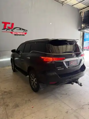 TOYOTA-HILUX SW4-2.8 SRX 4X4 7 LUGARES 16V TURBO INTERCOOLER DIESEL 4P AUTOMÁTICO TOYOTA-HILUX SW4-2018