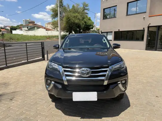 TOYOTA-HILUX SW4-2.8 SRX 4X4 7 LUGARES 16V TURBO INTERCOOLER DIESEL 4P AUTOMÁTICO TOYOTA-HILUX SW4-2018