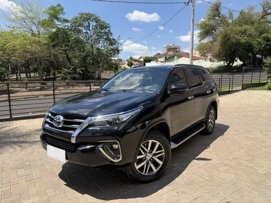 TOYOTA-HILUX SW4-2.8 SRX 4X4 7 LUGARES 16V TURBO INTERCOOLER DIESEL 4P AUTOMÁTICO TOYOTA-HILUX SW4-2018