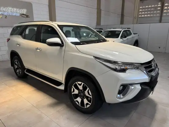 TOYOTA-HILUX SW4-2.8 SRX DIAMOND 4X4 7 LUGARES 16V TURBO INTERCOOLER DIESEL 4P AUTOMÁTICO TOYOTA-HILUX SW4-2020