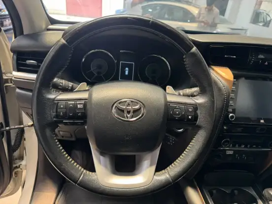 TOYOTA-HILUX SW4-2.8 SRX DIAMOND 4X4 7 LUGARES 16V TURBO INTERCOOLER DIESEL 4P AUTOMÁTICO TOYOTA-HILUX SW4-2020