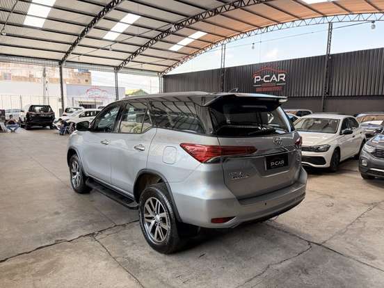 TOYOTA-HILUX SW4-2017