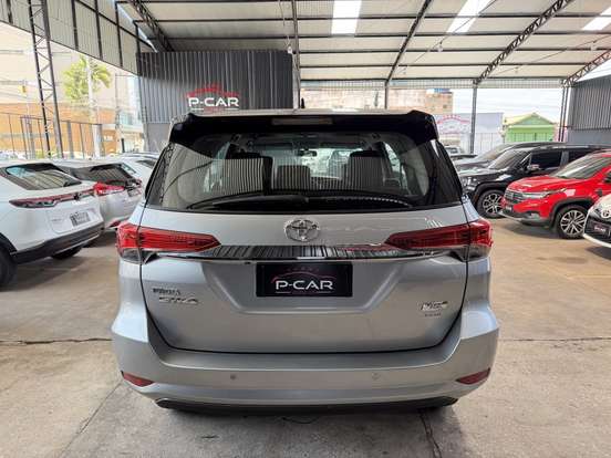 TOYOTA-HILUX SW4-2017